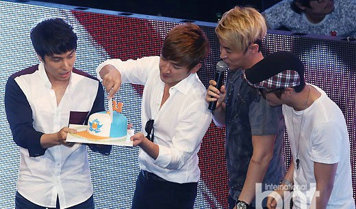 李珉宇舉辦生日PARTY及帽子品牌發(fā)布會(huì )