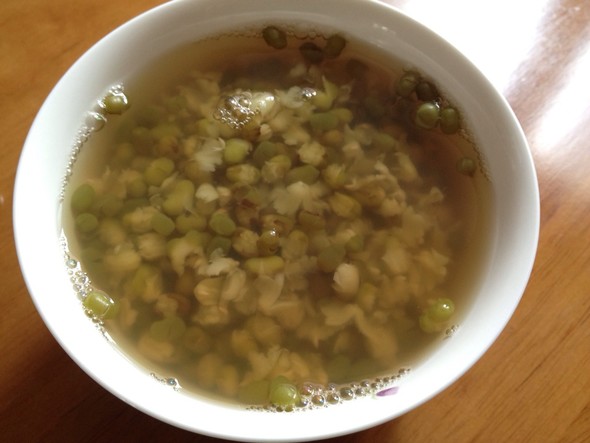 帽廠(chǎng)應對高溫綠豆湯