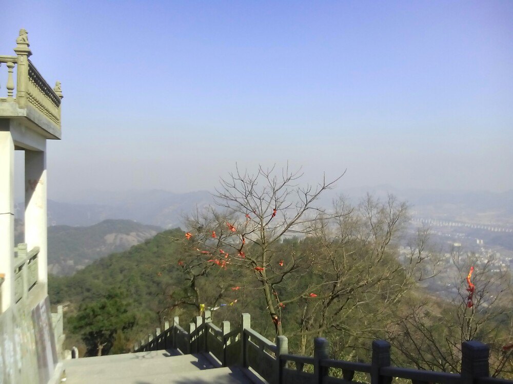 帽廠(chǎng)經(jīng)理爬德勝巖